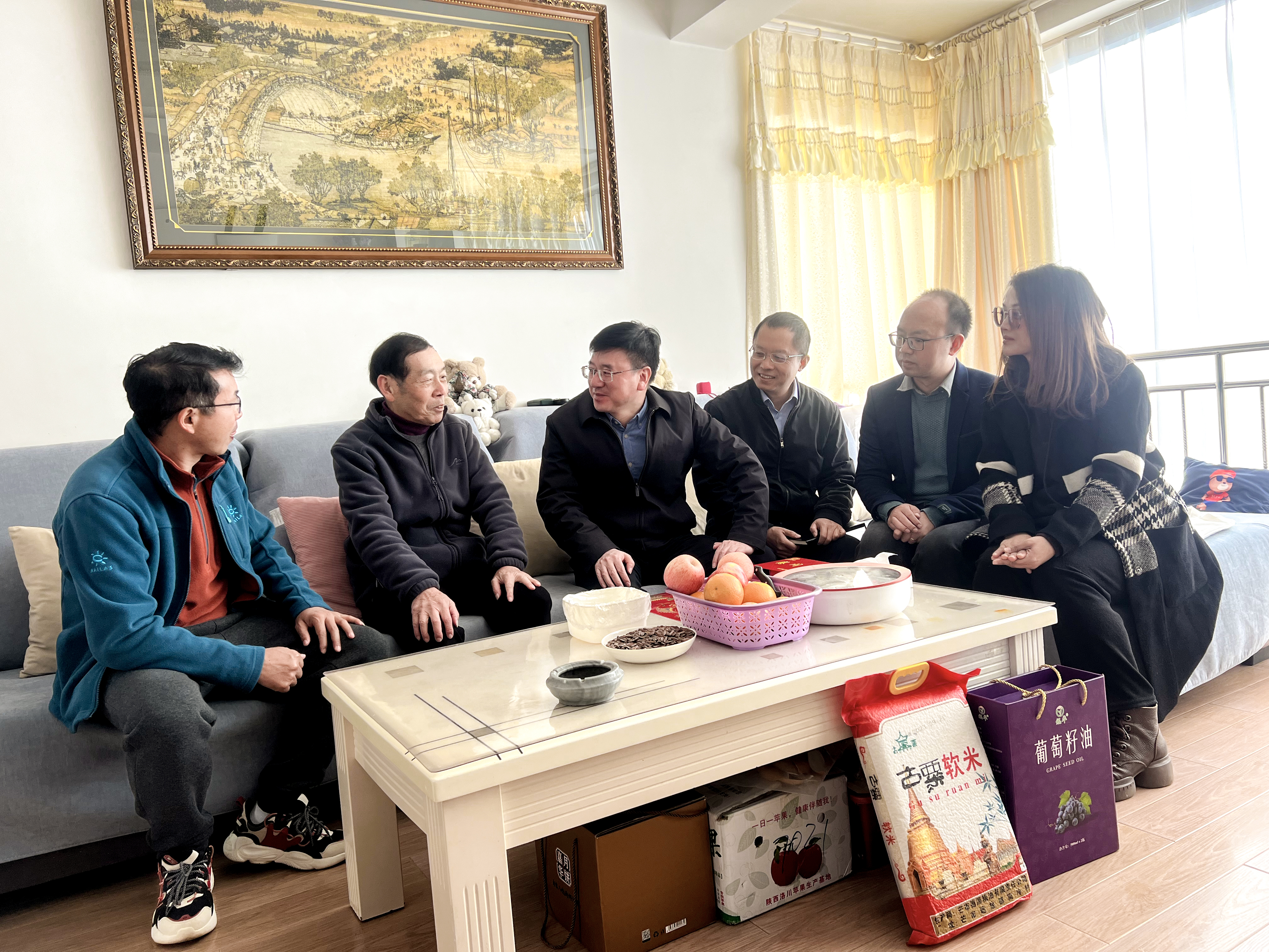 仝德剛走訪慰問集團老領導、困難黨員和困難職工