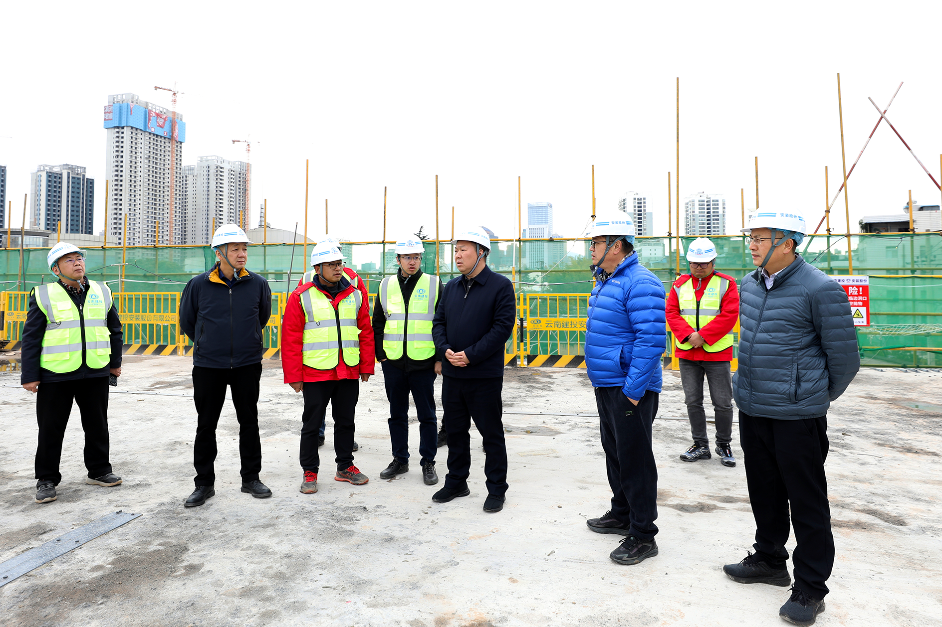 打造精品工程 擦亮金字招牌 陳祖軍到云南省人大常委會機關綜合樓修繕項目調研