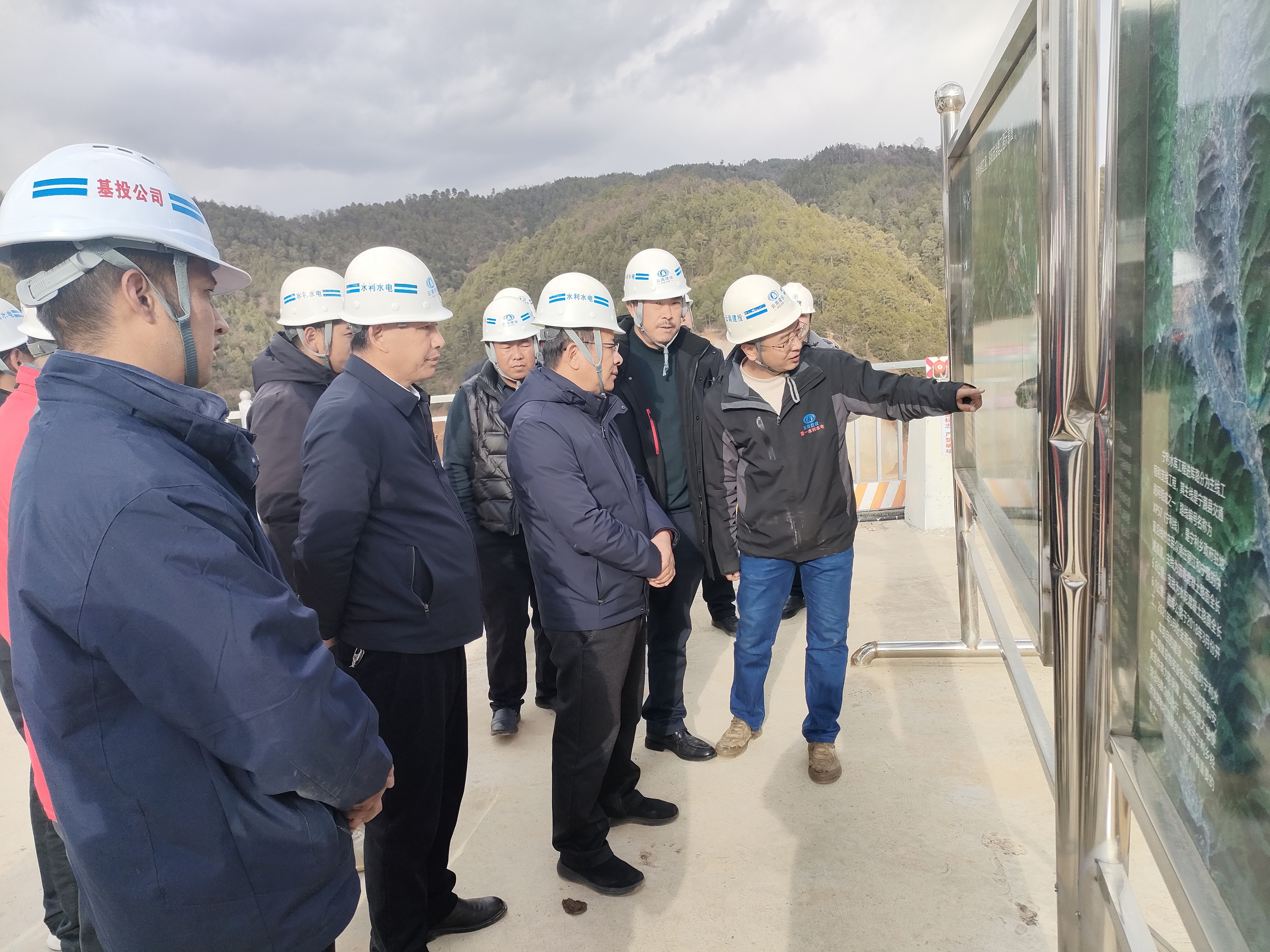 麗江市委常委、秘書長李偉調研寧利水庫