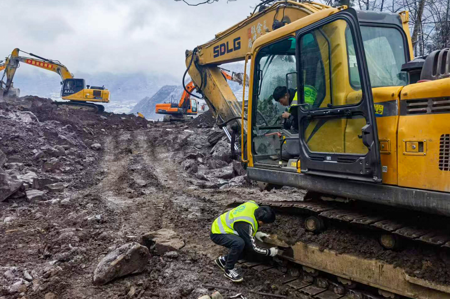 第一時間 迅速響應 云南建投全力參與鎮雄山體滑坡災害救援和善后安置