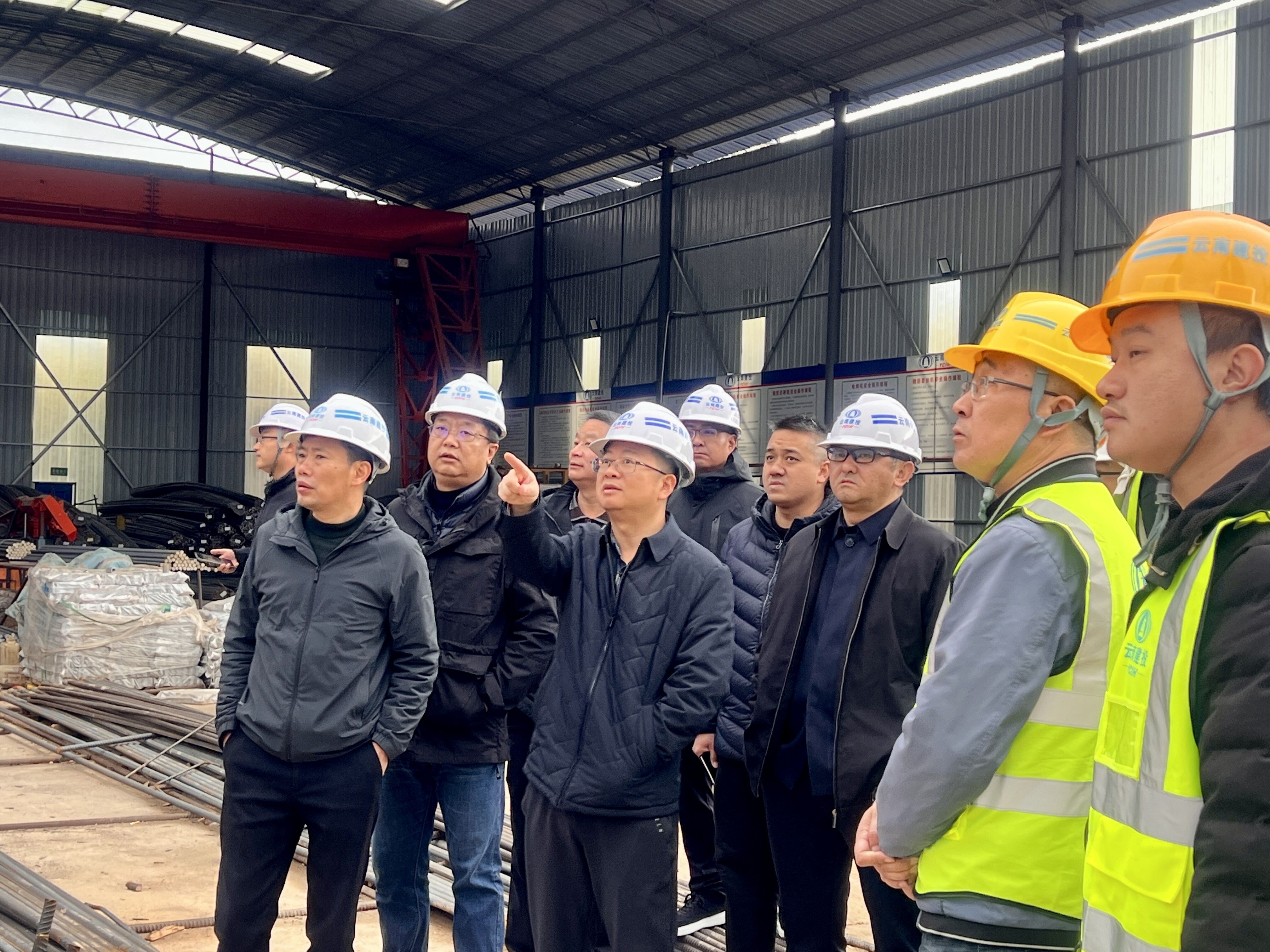 玉溪市副市長董金柱調研峨石紅高速公路（玉溪段）項目