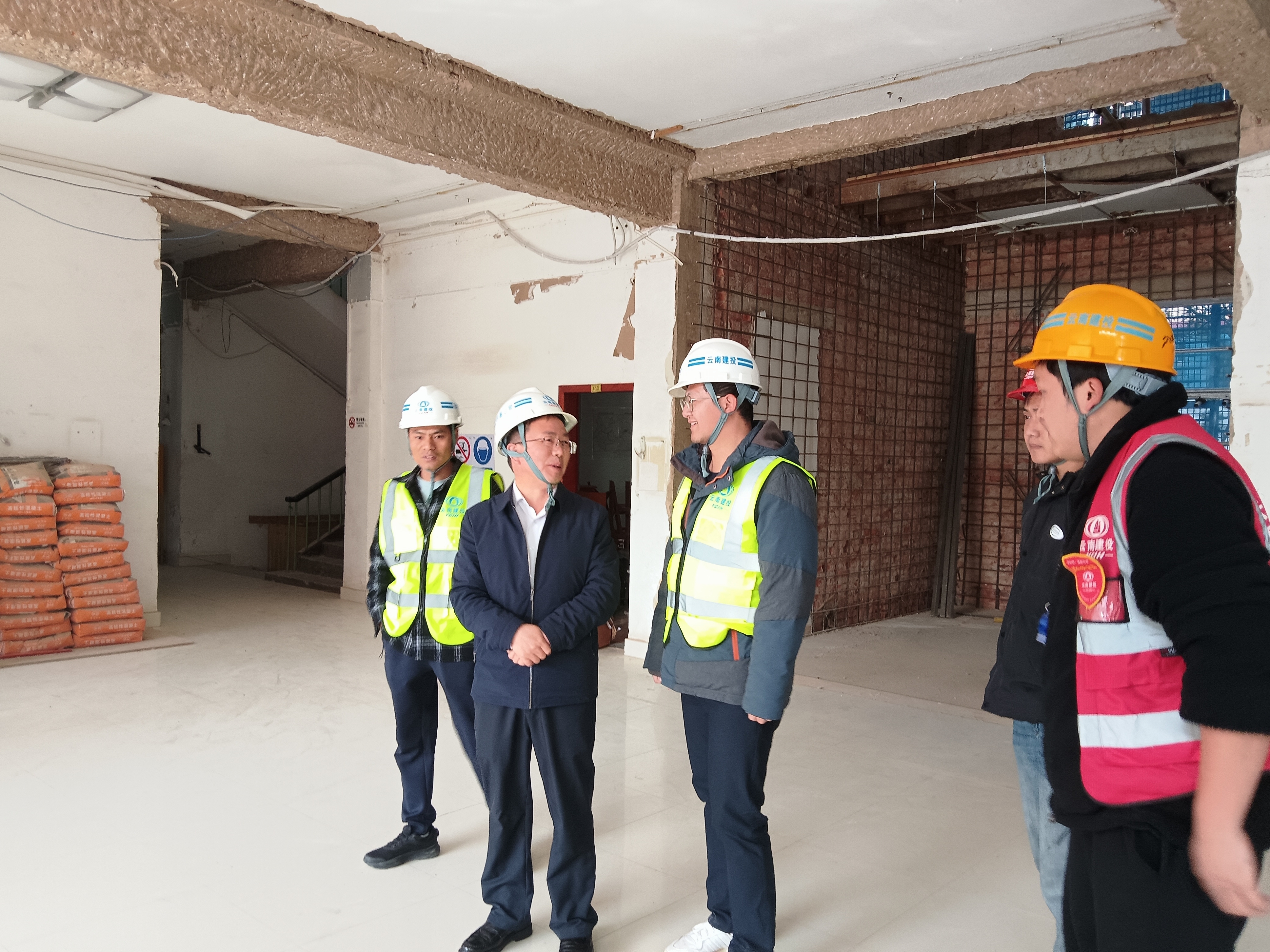 劉金榮到省發改委老辦公樓加固維修工程項目調研