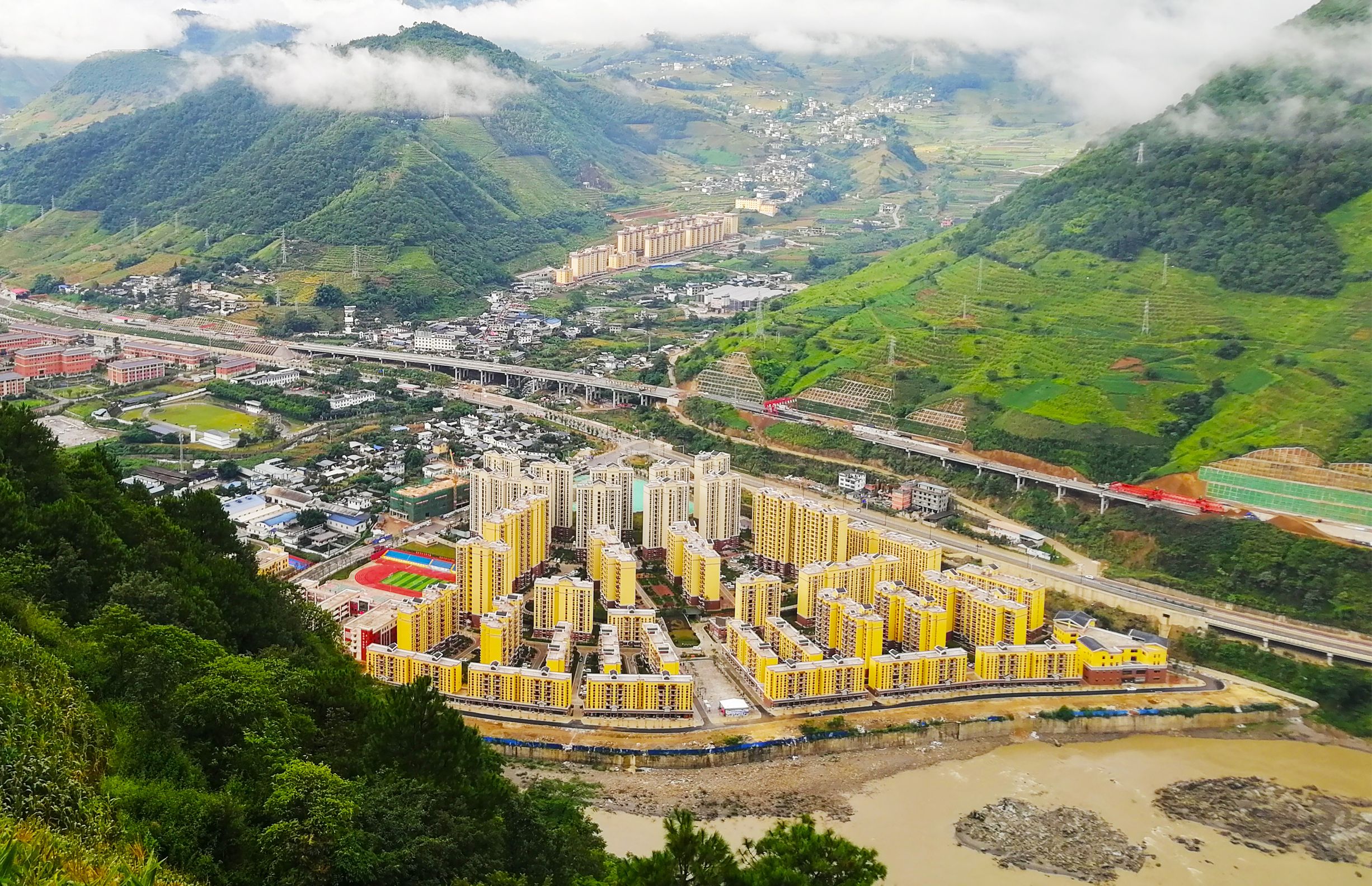 瀘水市上江鎮大練地村城墻壩易地扶貧搬遷安置點建設項目安裝工程