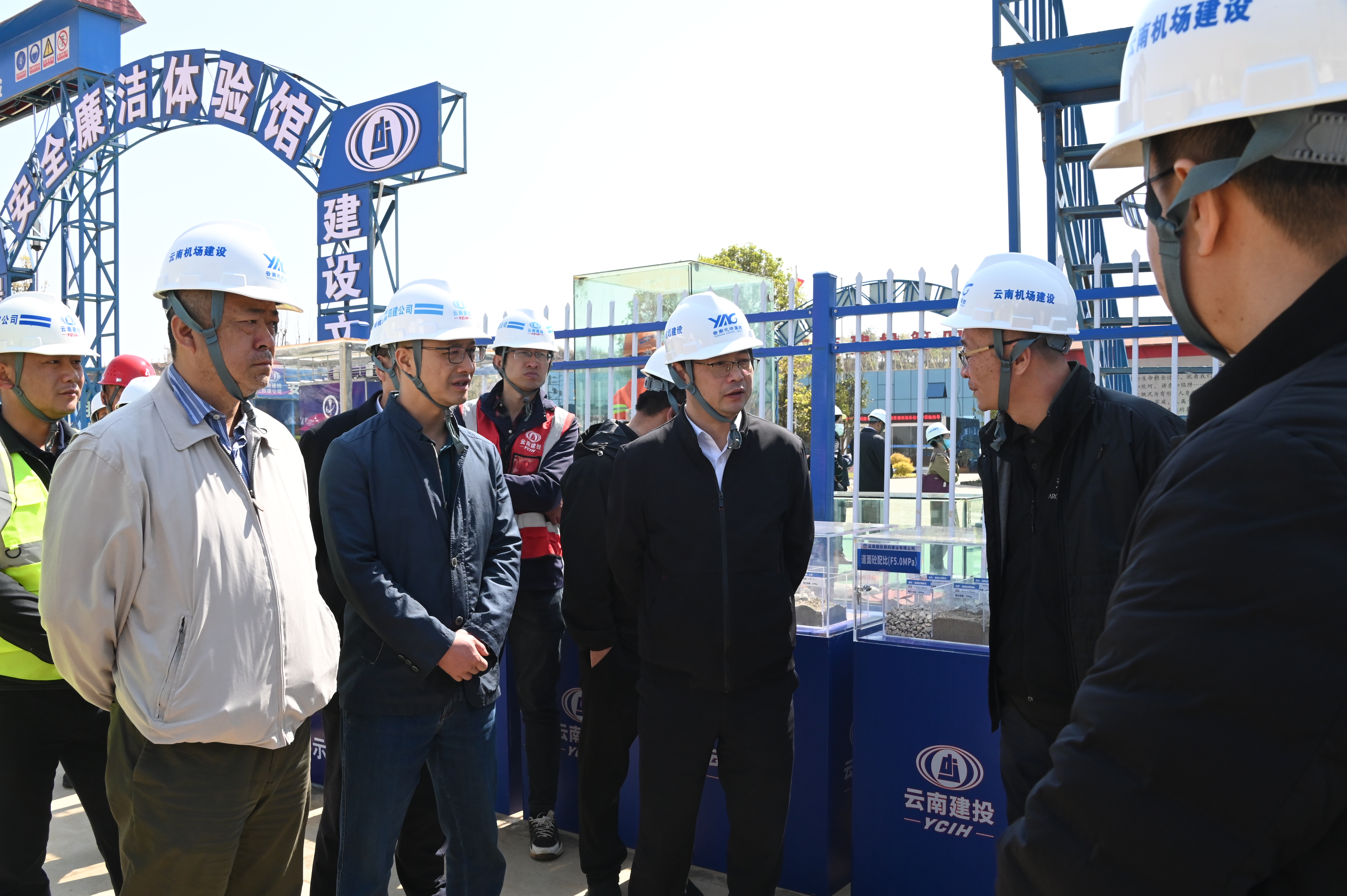 長水國際機場東二跑道南段項目迎來民航專業(yè)工程百人觀摩團