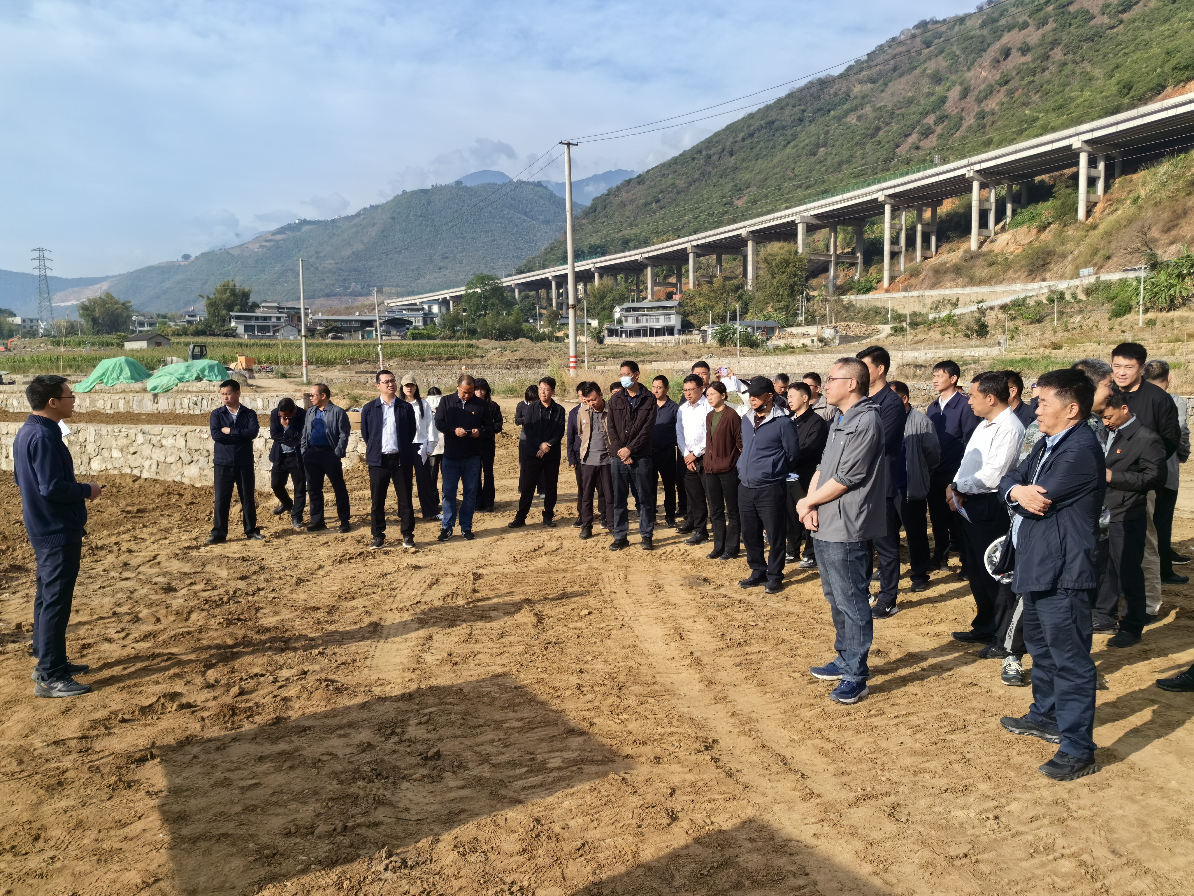 怒江州副州長馮逆光到瀘水市2023年高標準農田項目（一標段）觀摩指導