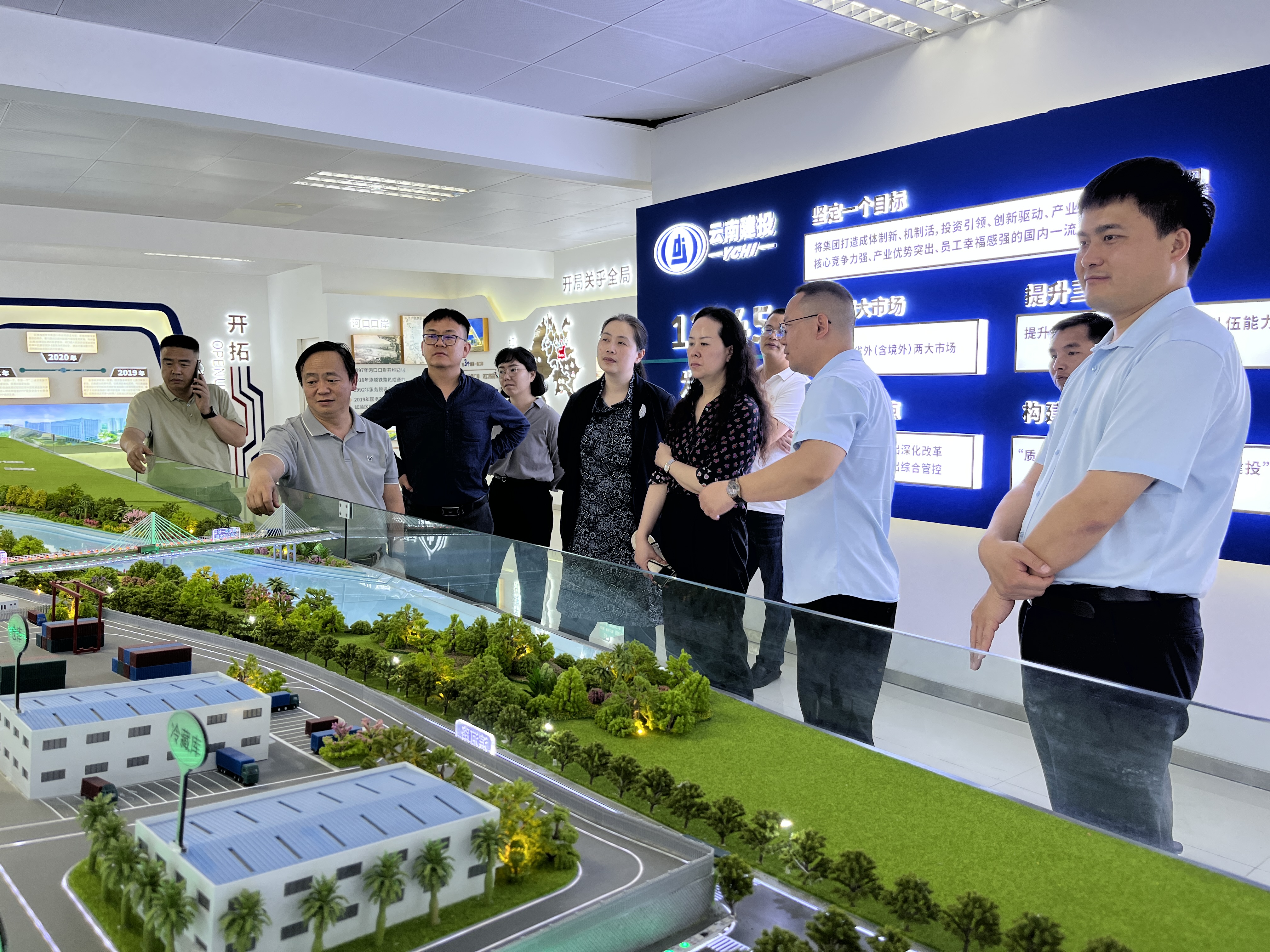 省商務廳黨組成員、副廳長李翌調研壩灑監管區建設項目