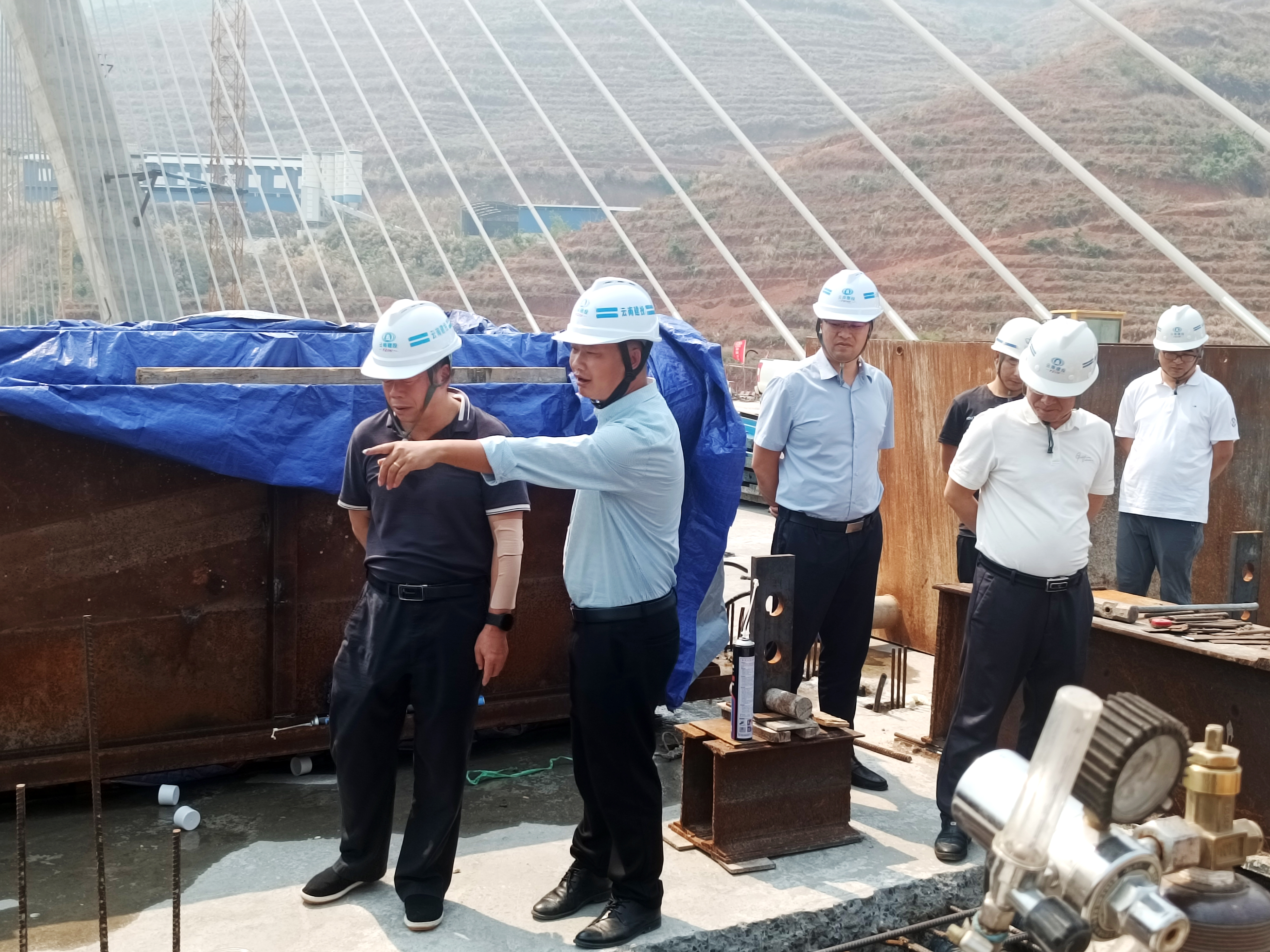 西雙版納州人大常委會副主任劉俊杰調研景洪神秘谷瀾滄江大橋項目