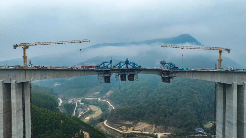 文山州副州長李松濤調研那興高速項目