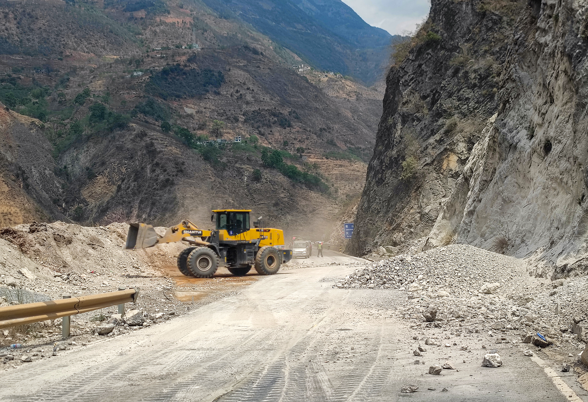 云南建投集團(tuán)全力參與魯?shù)檎鸷蟮缆窊屚üぷ?>
						</div>
						<div   id=