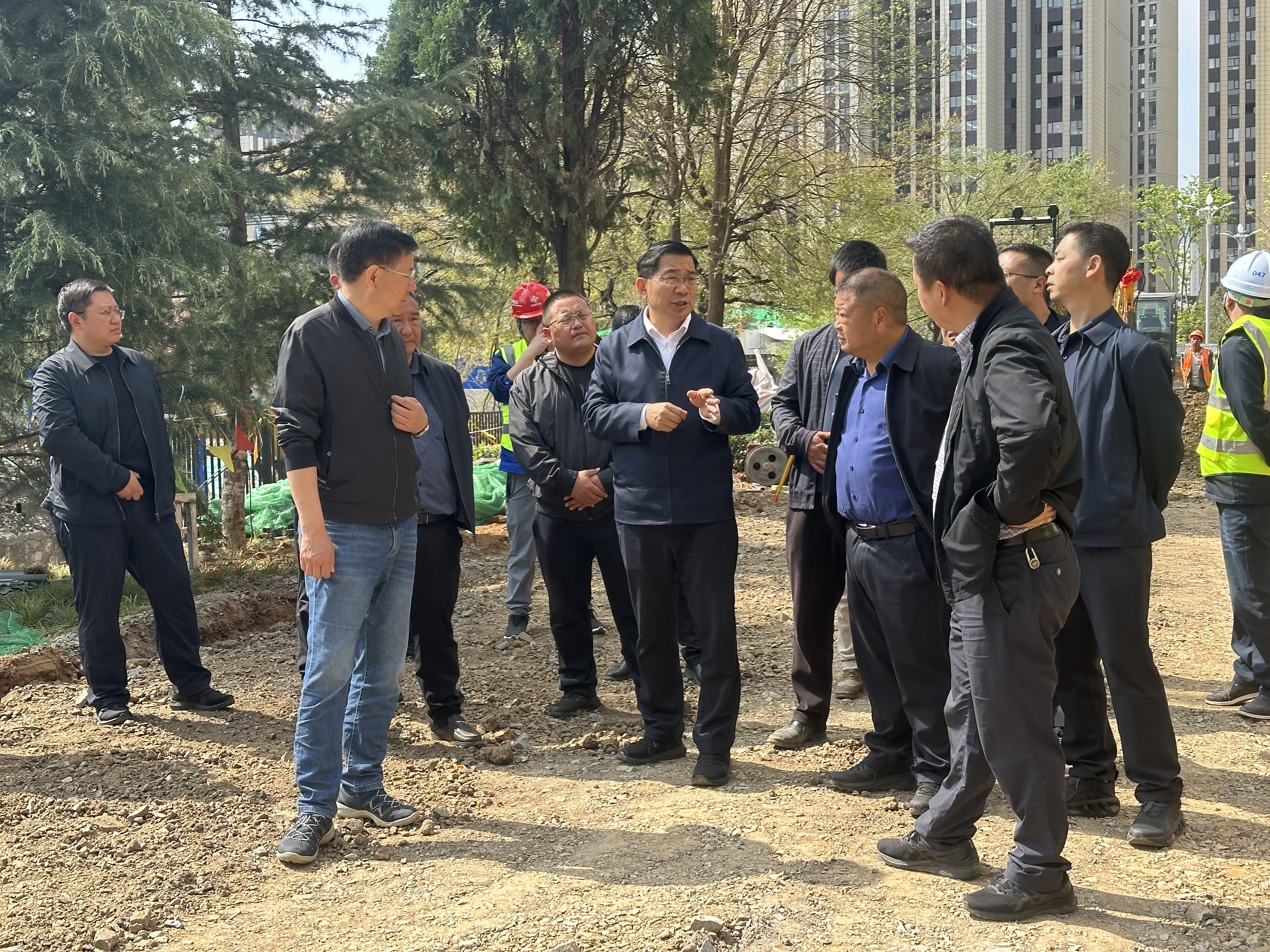 昭通市委副書記、市長楊承新調研昭通市美麗河道項目