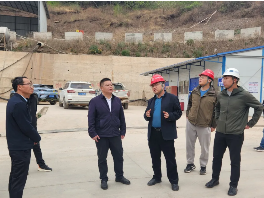 麗江市副市長林志祥到古寧高速（束河段）開展森林防滅火安全管理巡查