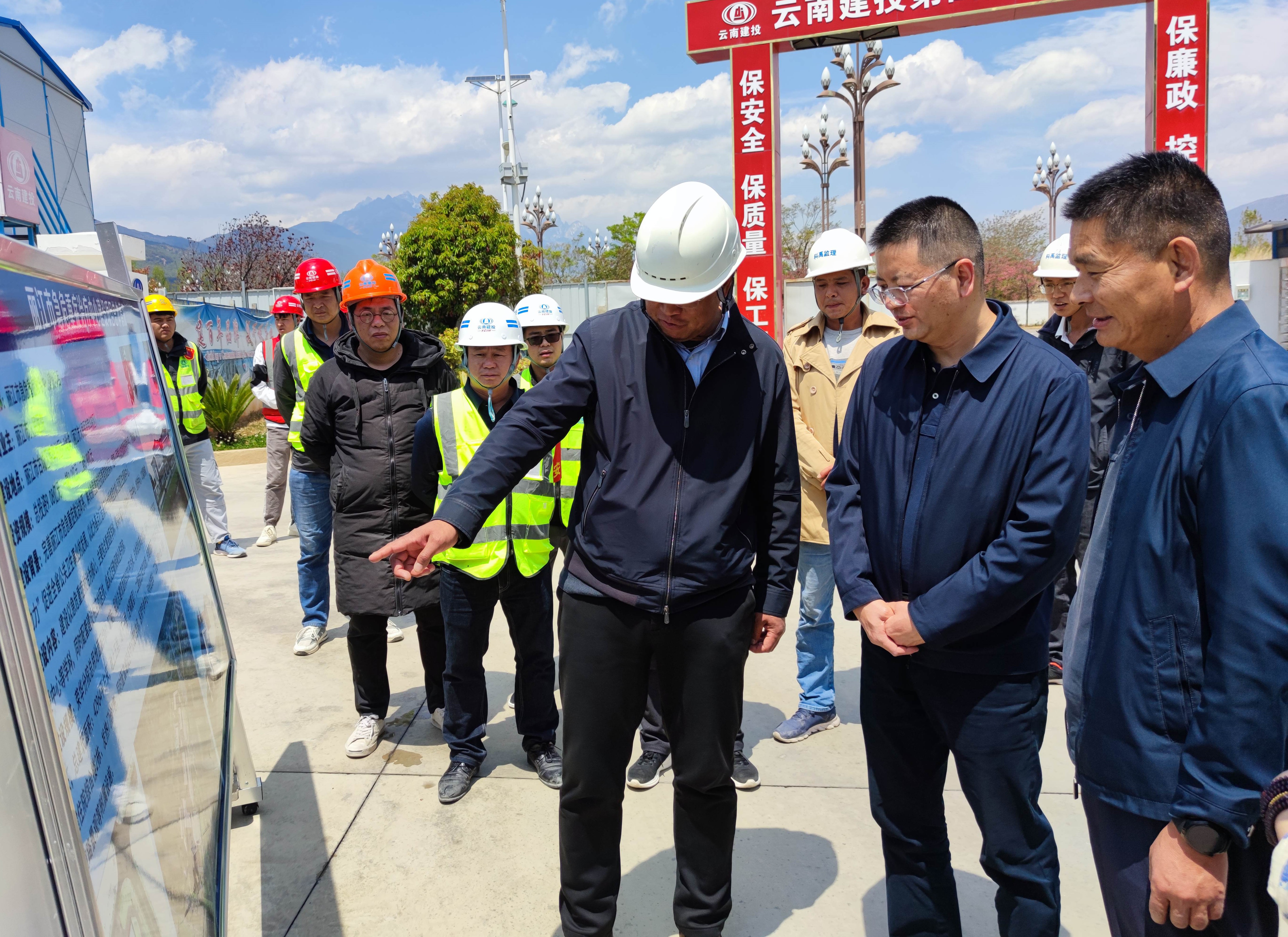 省衛(wèi)健委副主任許偉調(diào)研麗江市急危重癥救治中心建設(shè)項目