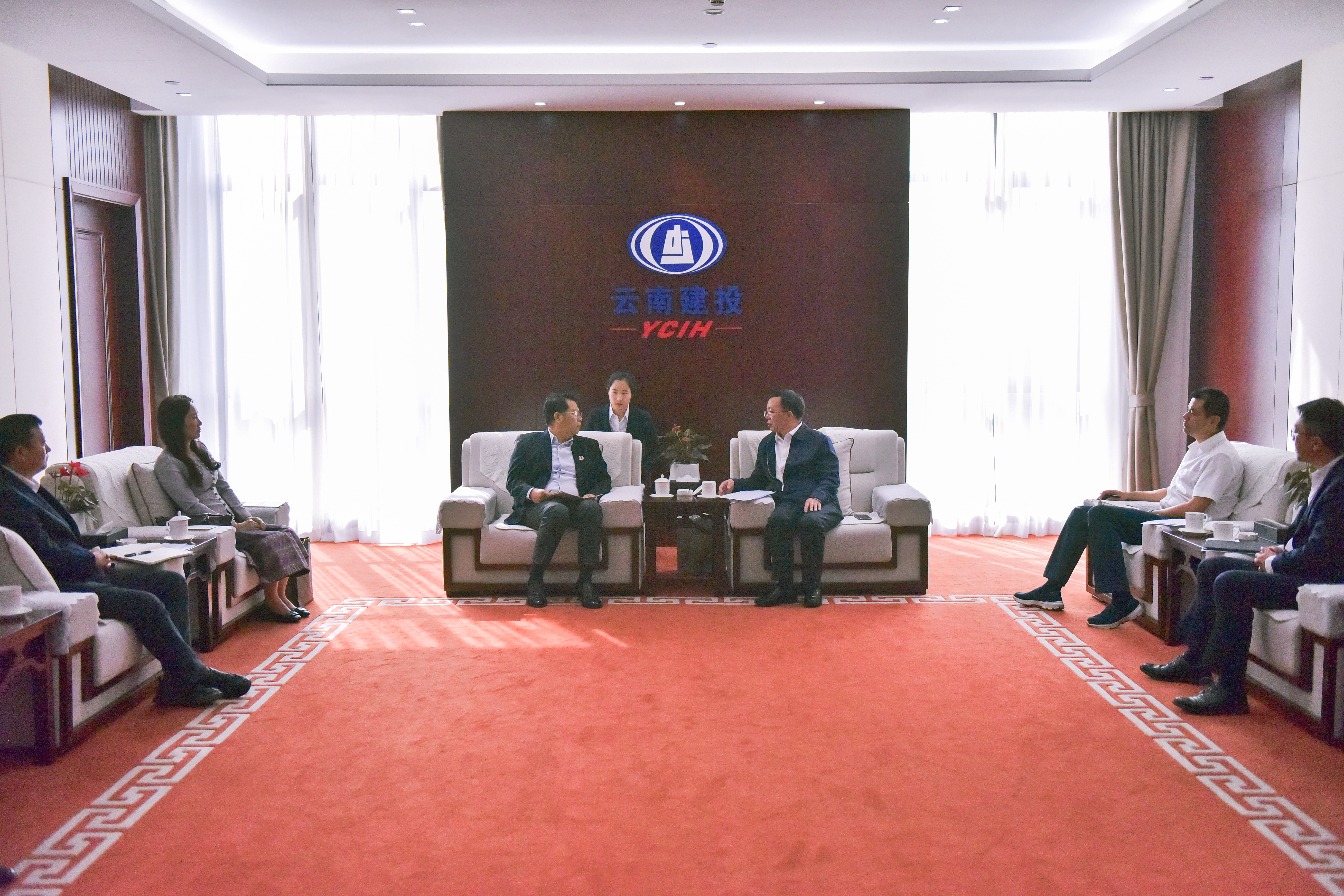 老撾工貿部國際經濟合作與貿易談判司司長賽色那·賽亞廣到訪集團