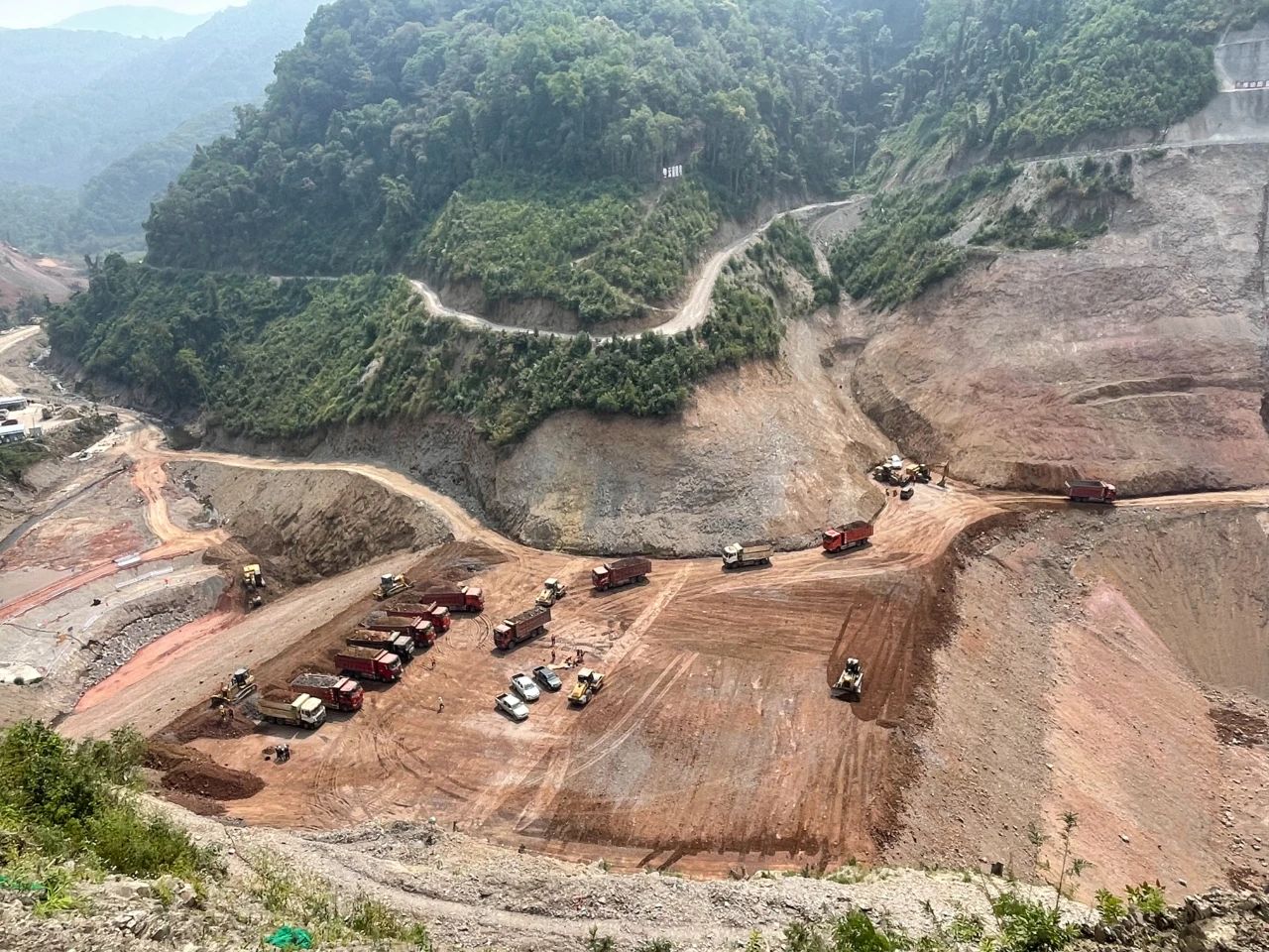 普洱市委常委、常務副市長李旭東調研熱水河水庫項目