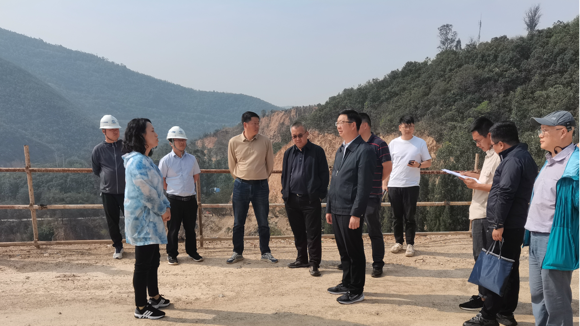 省水利廳副廳長包崇國到大谷廠水庫除險加固工程檢查防汛工作