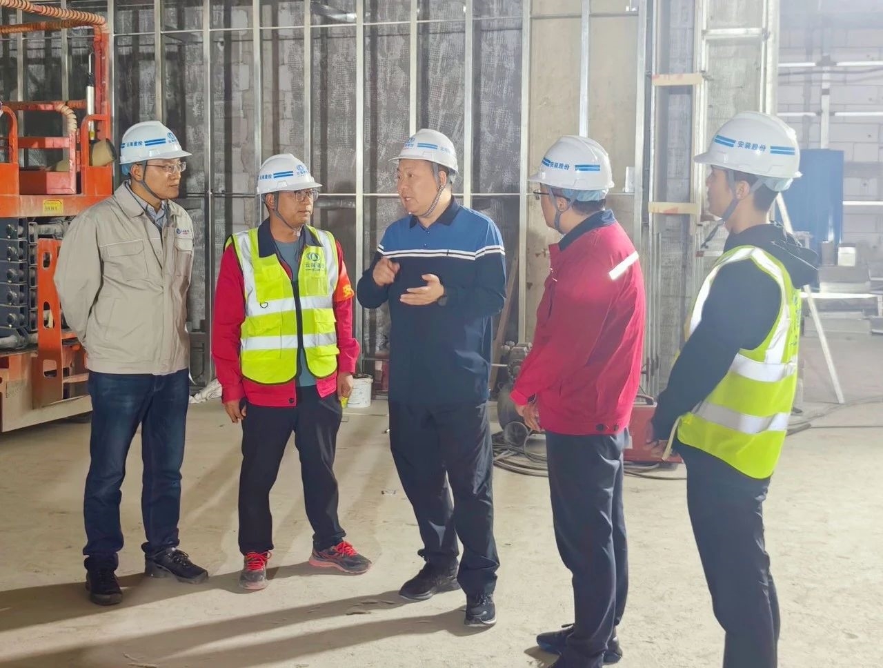 陳祖軍調研省人大常委會機關綜合樓修繕項目 看望慰問一線干部職工