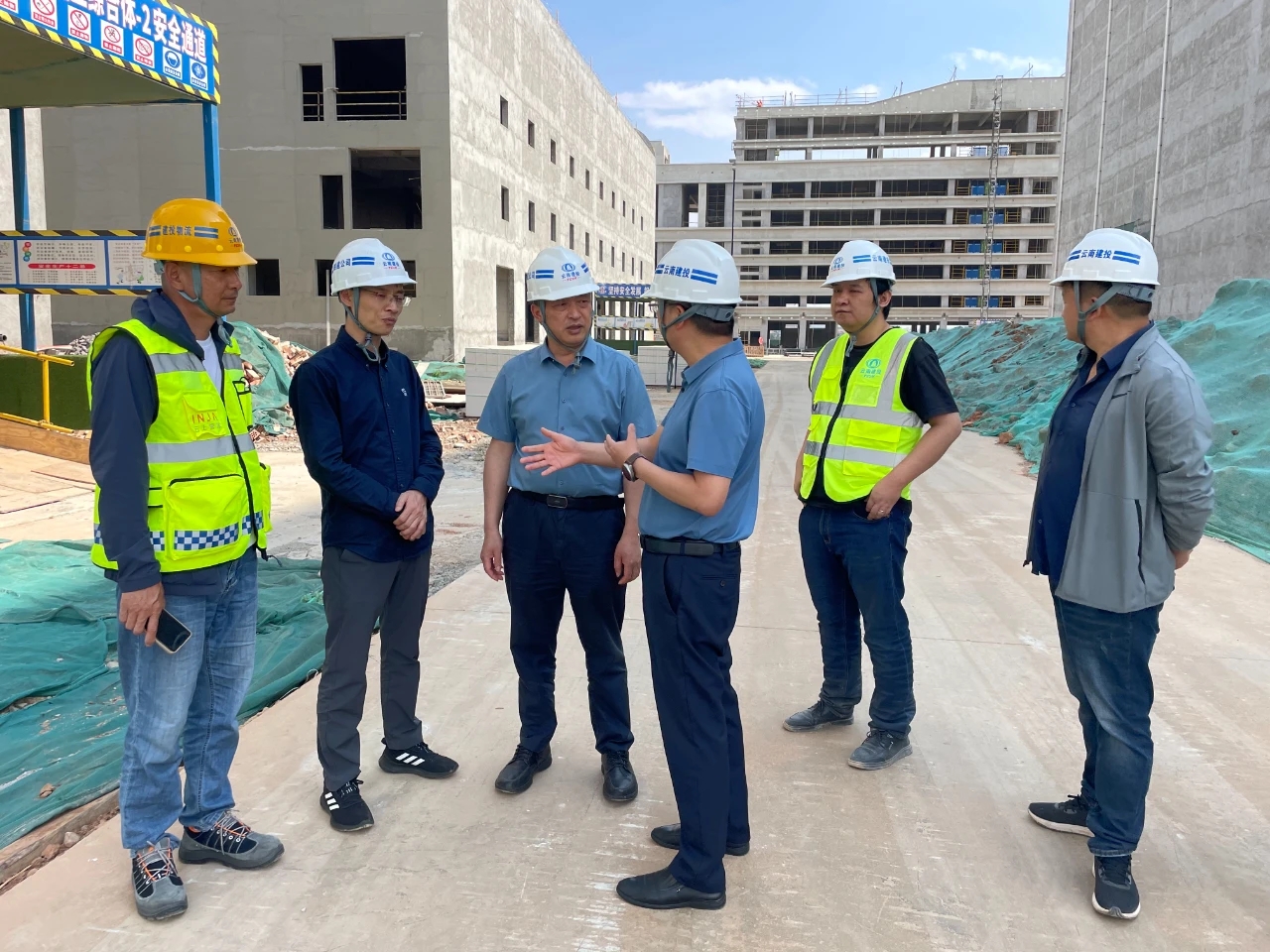 王永強調研昆明片區重點項目 看望慰問一線干部職工