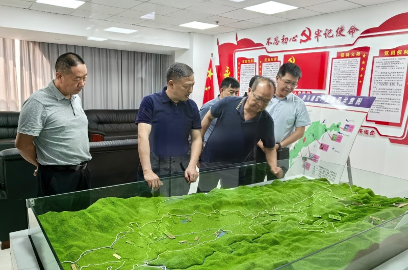 王永強(qiáng)調(diào)研集團(tuán)臨滄片區(qū) 帶班檢查安全生產(chǎn)工作