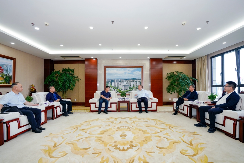 陳祖軍會(huì)見省交發(fā)公司客人