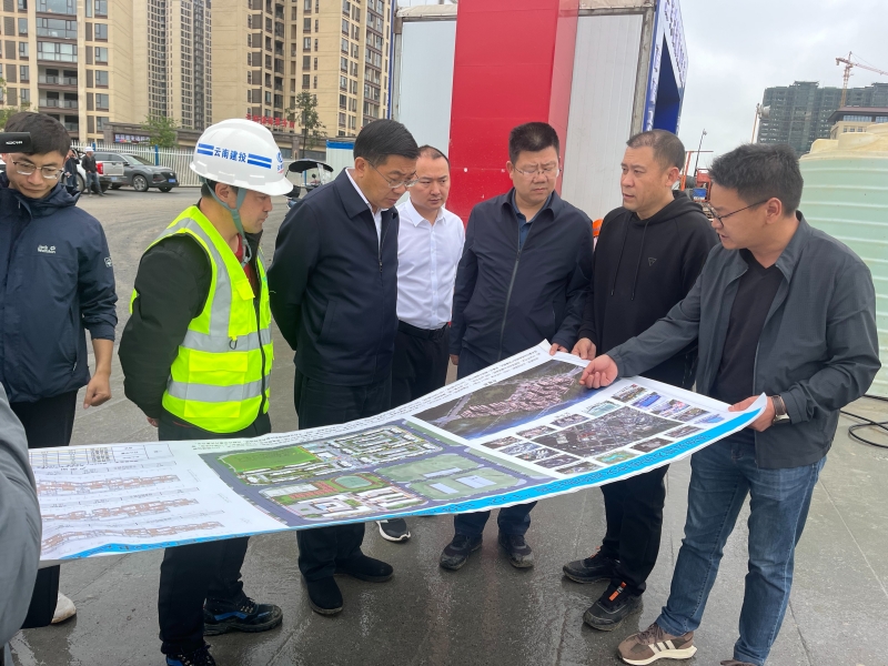 昭通市委副書記、市長楊承新調研鎮(zhèn)雄縣地災避險搬遷暨災后恢復重建安置點項目