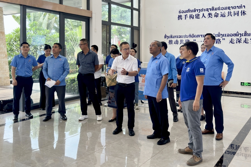 老撾中央工會聯合會主席勒·賽亞蓬調研中老高速項目
