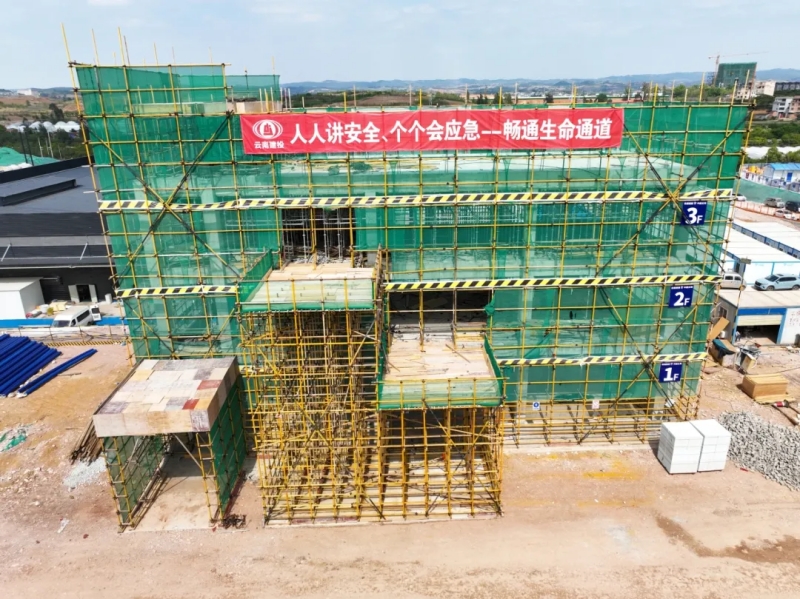 石林縣屠宰廠建設(shè)項(xiàng)目（分割凍結(jié)工段）發(fā)貨口順利封頂