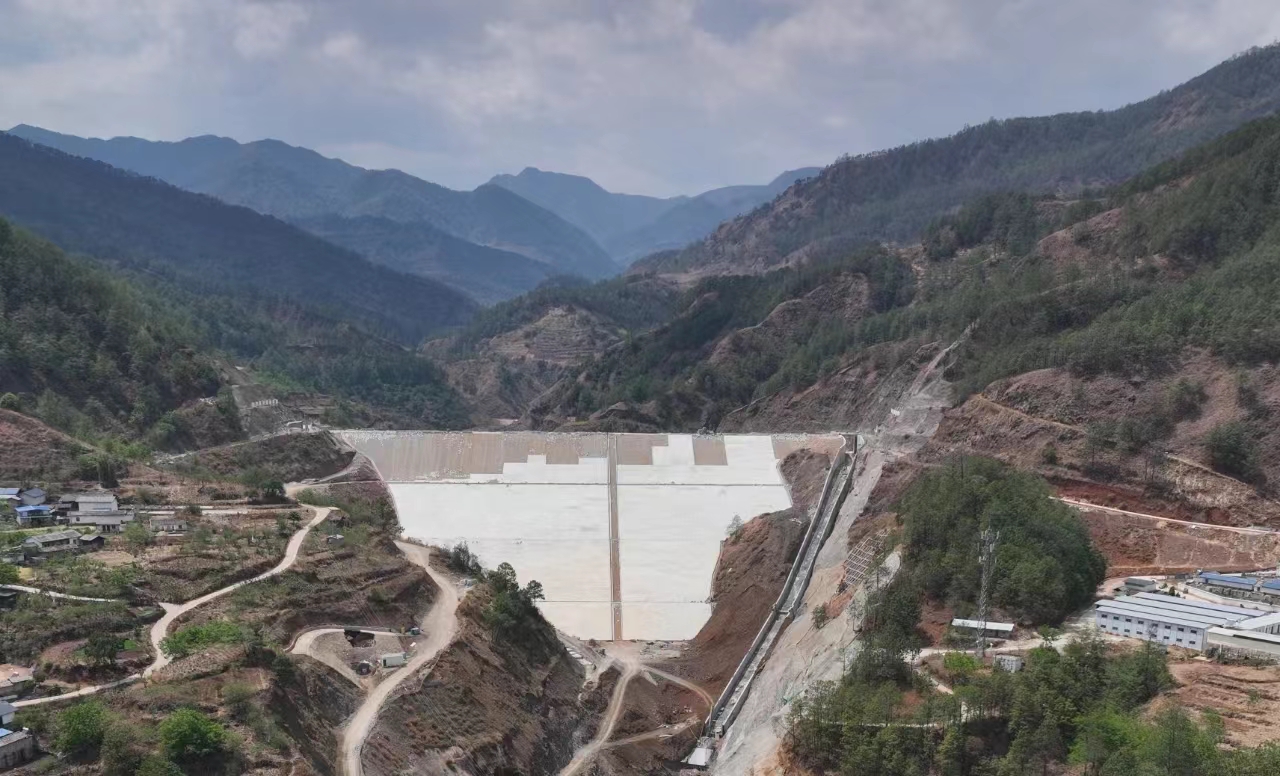 集團與華坪縣交流座談