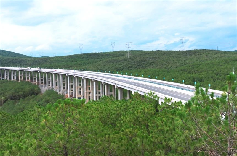 風雨兼程 晝夜奮戰(zhàn) 賓鶴高速全力沖刺全線通車目標