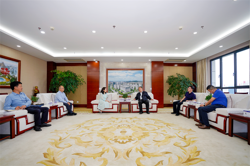 陳祖軍會見建行云南省分行客人