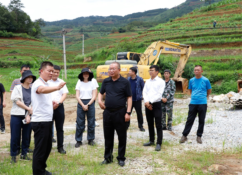 文山州副州長刀錦祥調(diào)研丘北縣農(nóng)村供水保障項目