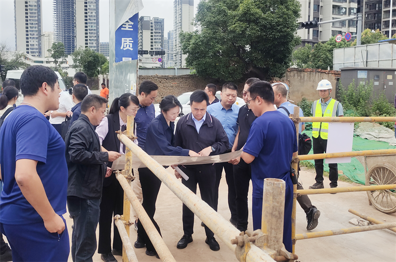 昆明市人大常委會(huì)副主任、五華區(qū)委書記陳江調(diào)研五華區(qū)2023年城市西北片區(qū)淹積水整治項(xiàng)目