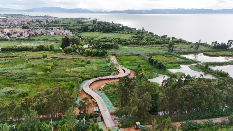 昆明滇池綠道項目湖之橋棧道、淤泥河橋順利合龍