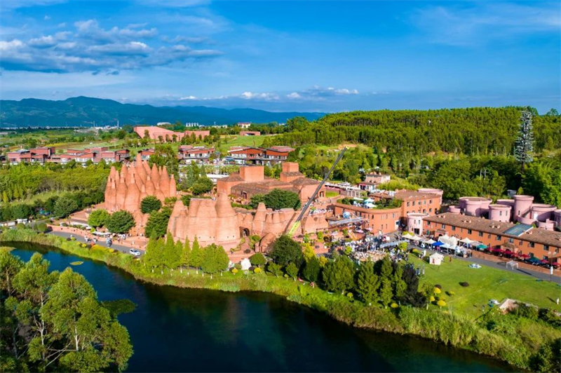 打好產(chǎn)業(yè)服務(wù)優(yōu)勢牌丨抖音看見音樂計劃·《很高興音樂會》走進東風(fēng)韻