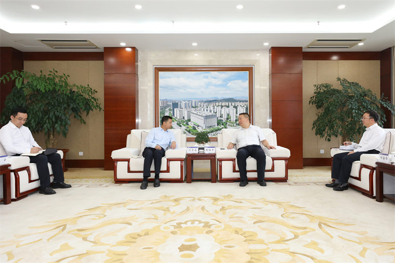 合力打造沿邊開放新高地 集團與昆明市交流座談