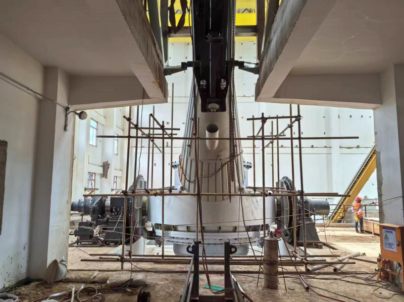 西南銅業搬遷項目全球首臺3立方米卡爾多爐成功安裝就位