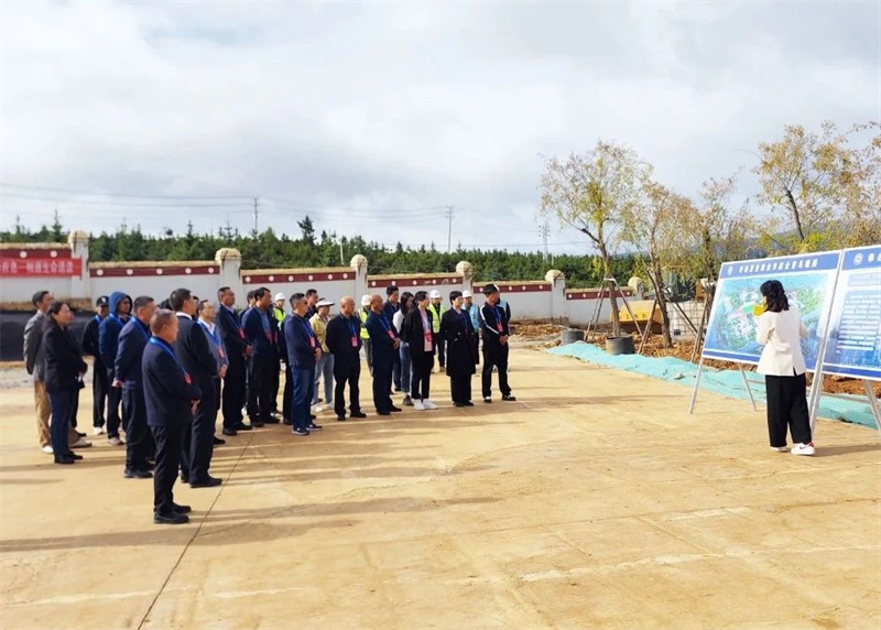 迪慶州人大代表視察組調研香格里拉民族職業學院項目