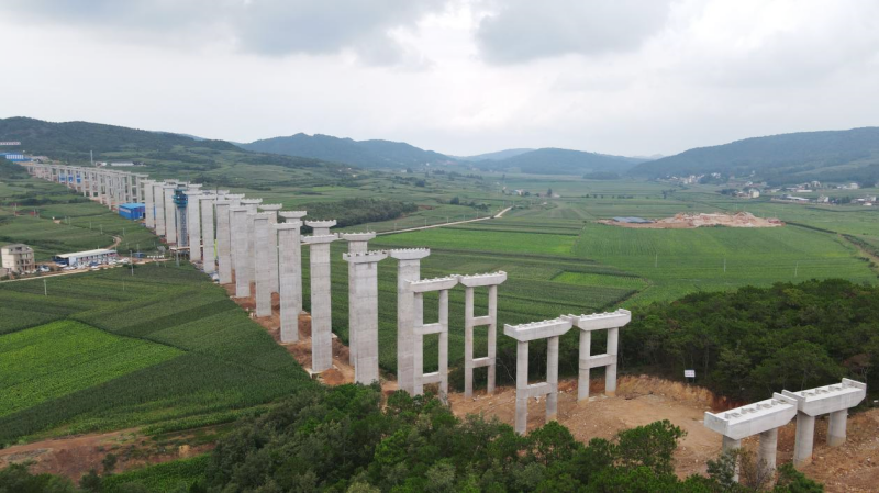 宣富高速麻塘海子特大橋高墩全部封頂