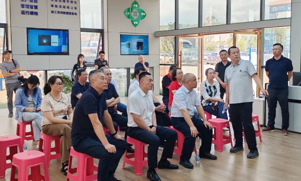 昆明市人大常委會副主任李開德調研四公司長水機場項目