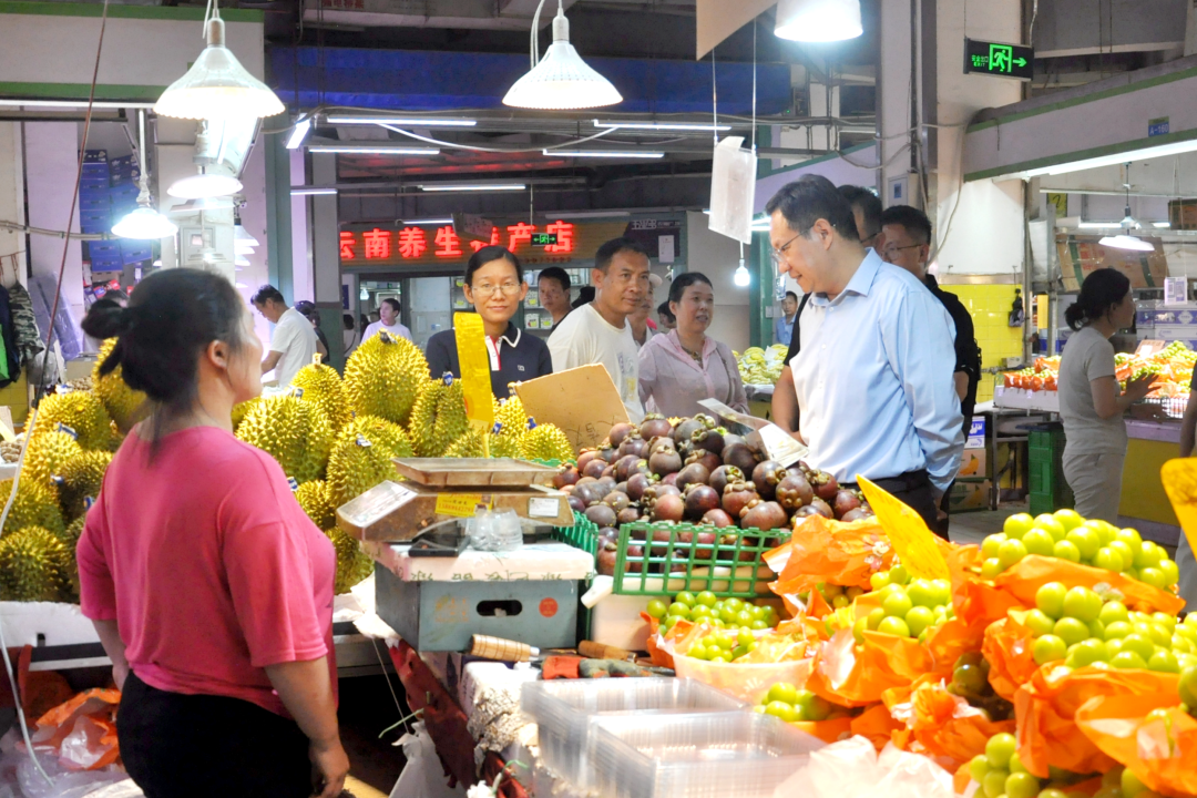 昆明市委常委、副市長王亞調研五里多農博廣場