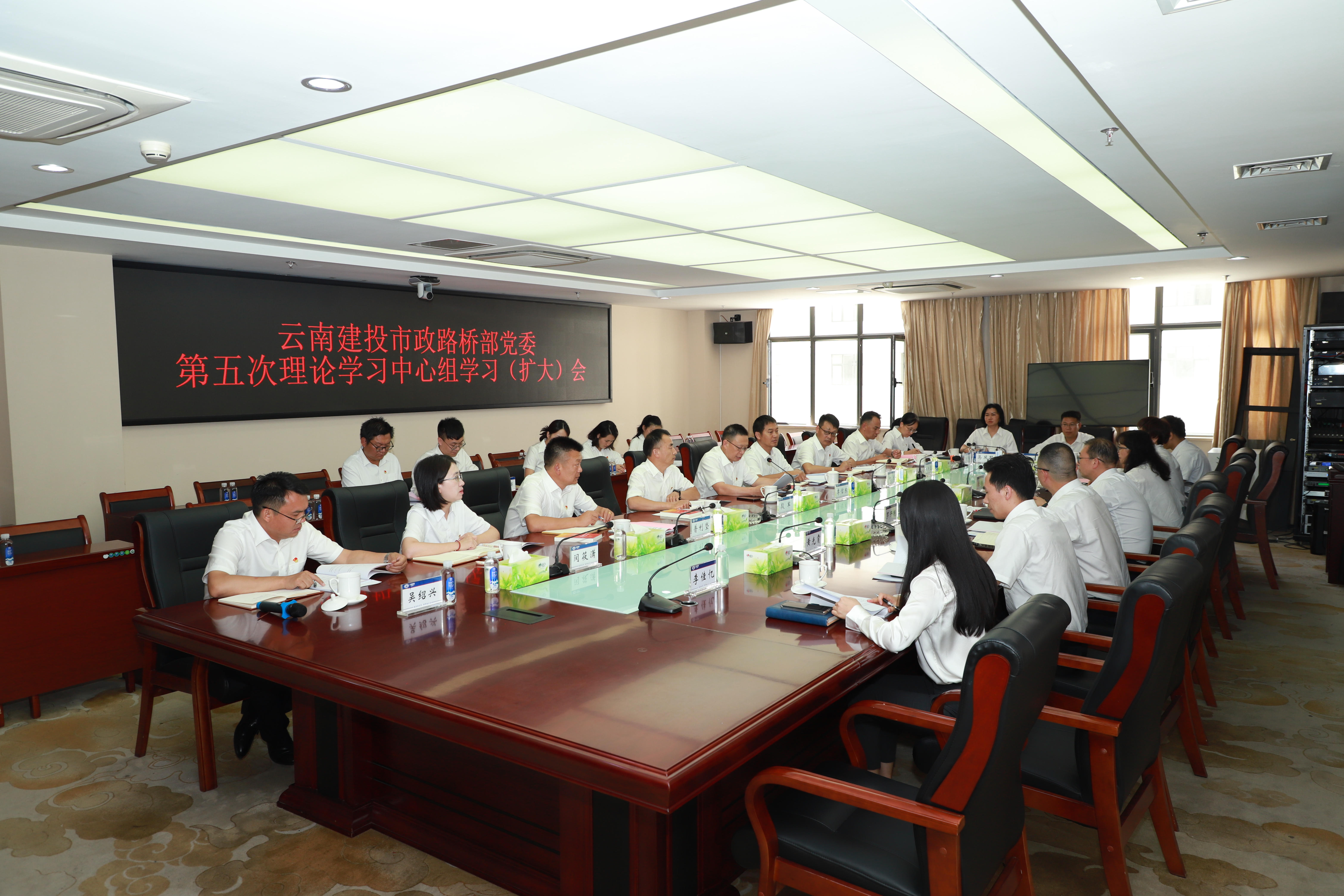 陳宙翔列席旁聽市政路橋部黨委理論學習中心組集中學習（擴大）會時強調：深入推進企業改革發展 全面完成各項目標任務