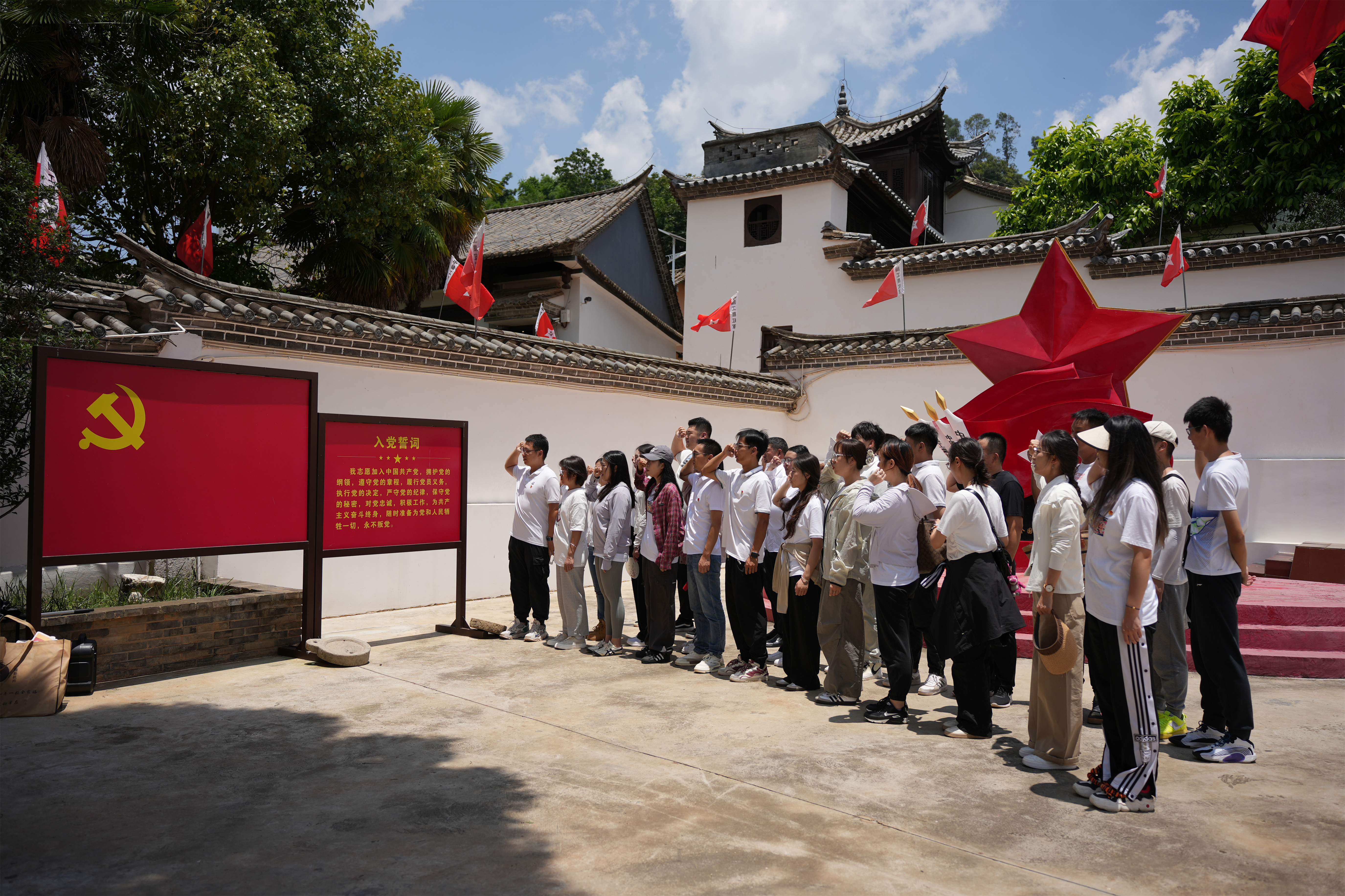 總承包三部聯合多家單位開展“迎八一 鑄黨魂 守初心 擔使命”黨團共建主題活動