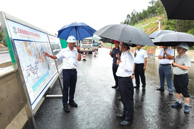 文山州委書記陳明調研那興高速項目