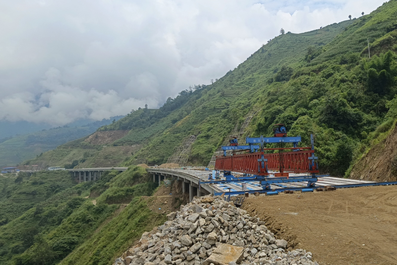 元綠高速嗝迷1號(hào)大橋全部梁板架設(shè)完成