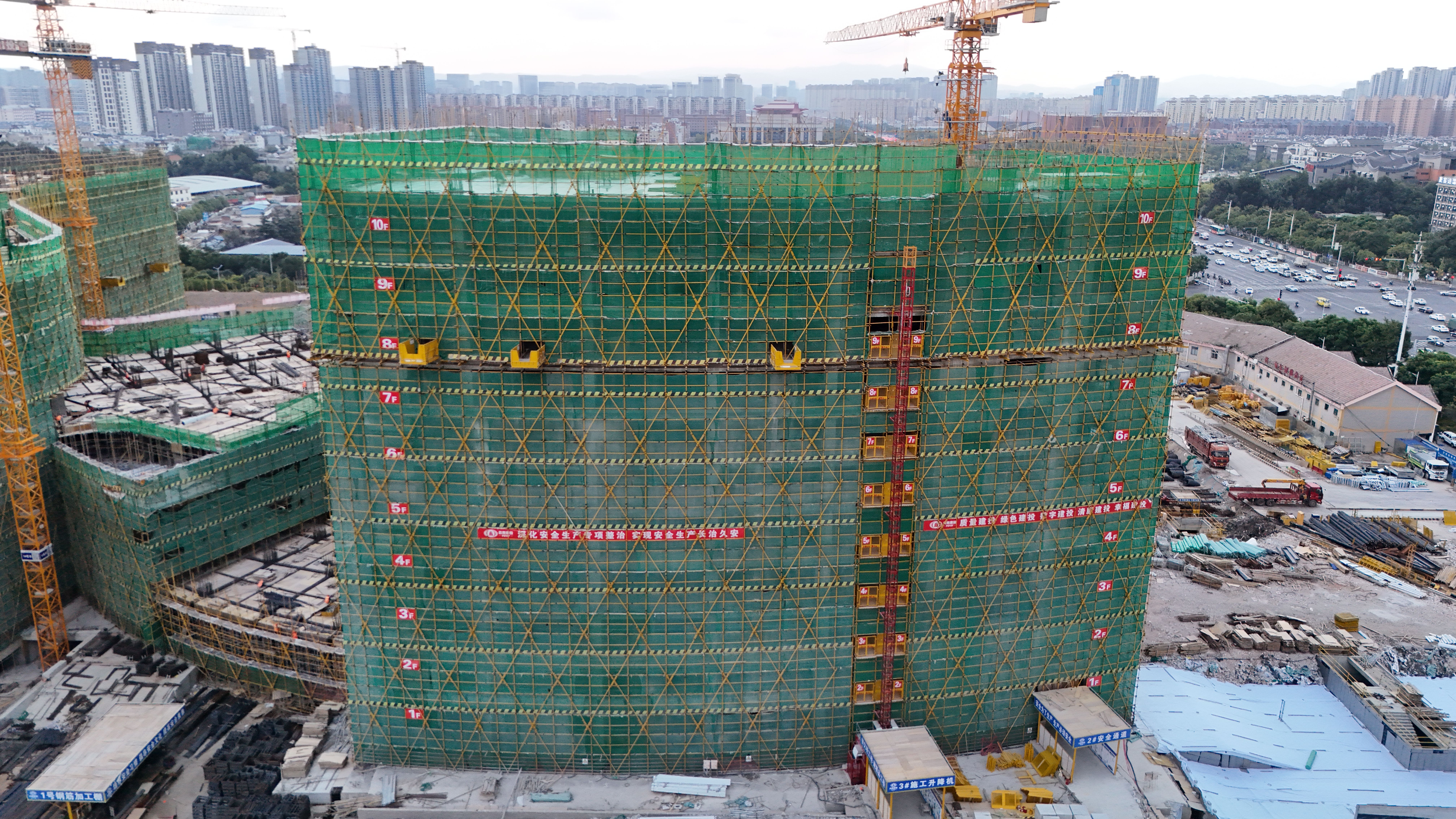 云南省婦幼保健院項目首棟單體順利封頂