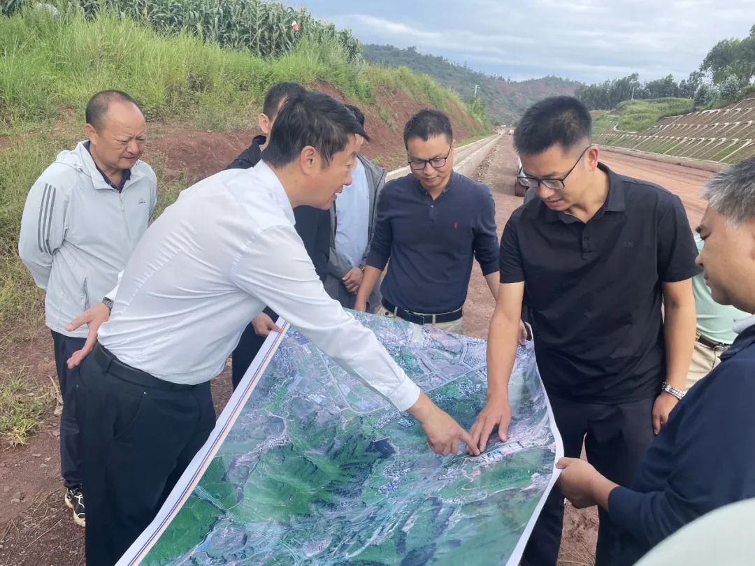 楚雄州委常委、楚雄市委書記馮毅調研楚雄東南繞城高速公路項目