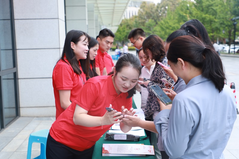 集團工會開展公益募捐集中宣傳活動