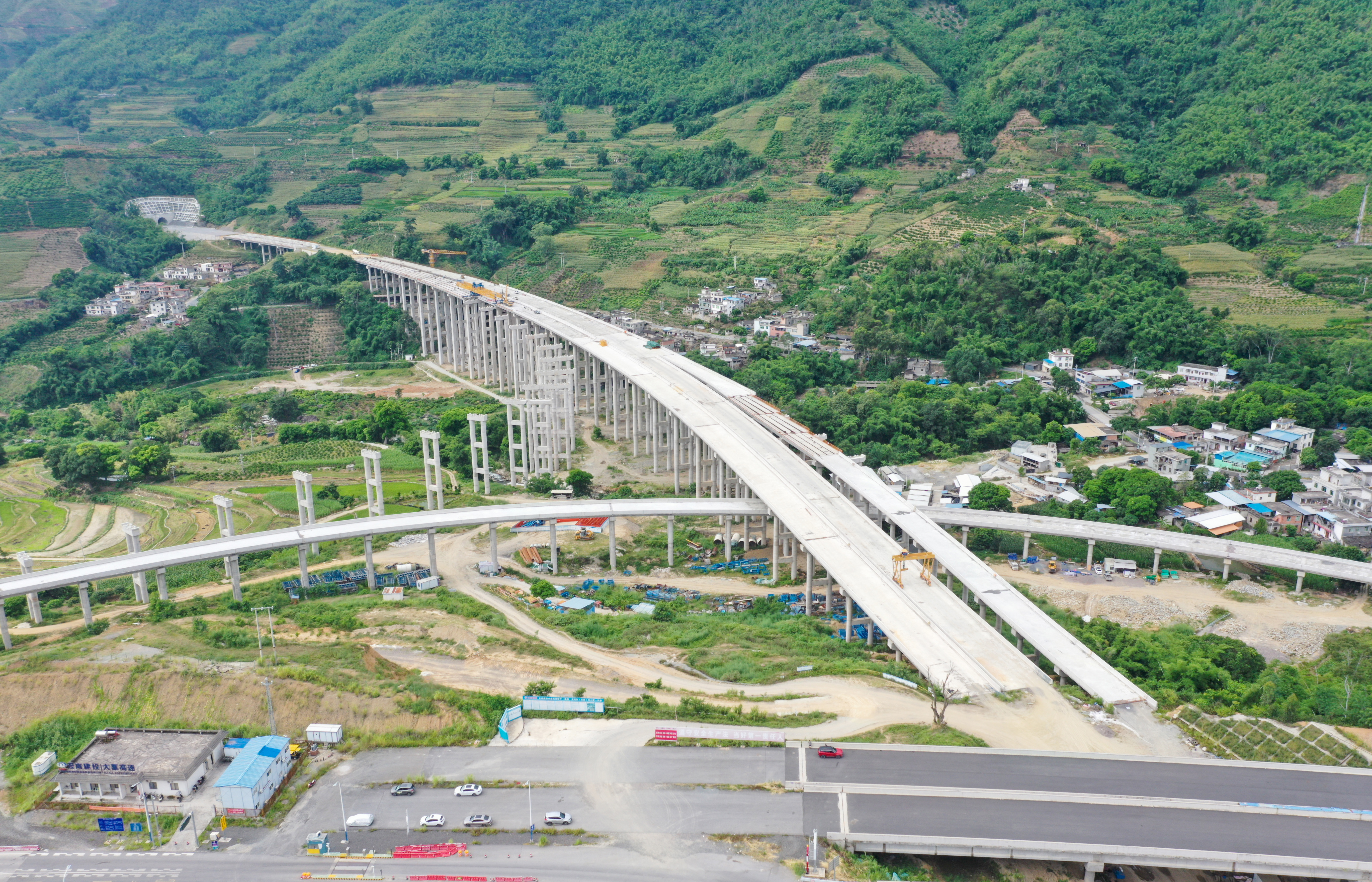 永金高速一分部通車段主線貫通