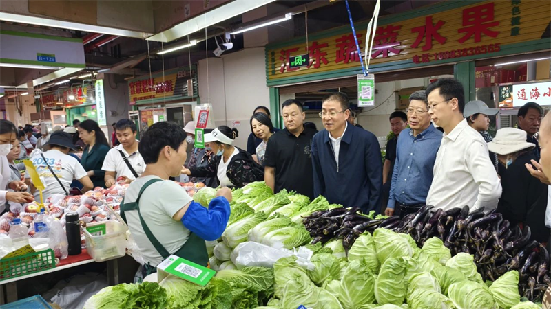 省商務廳、省統計局調研五里多農博廣場