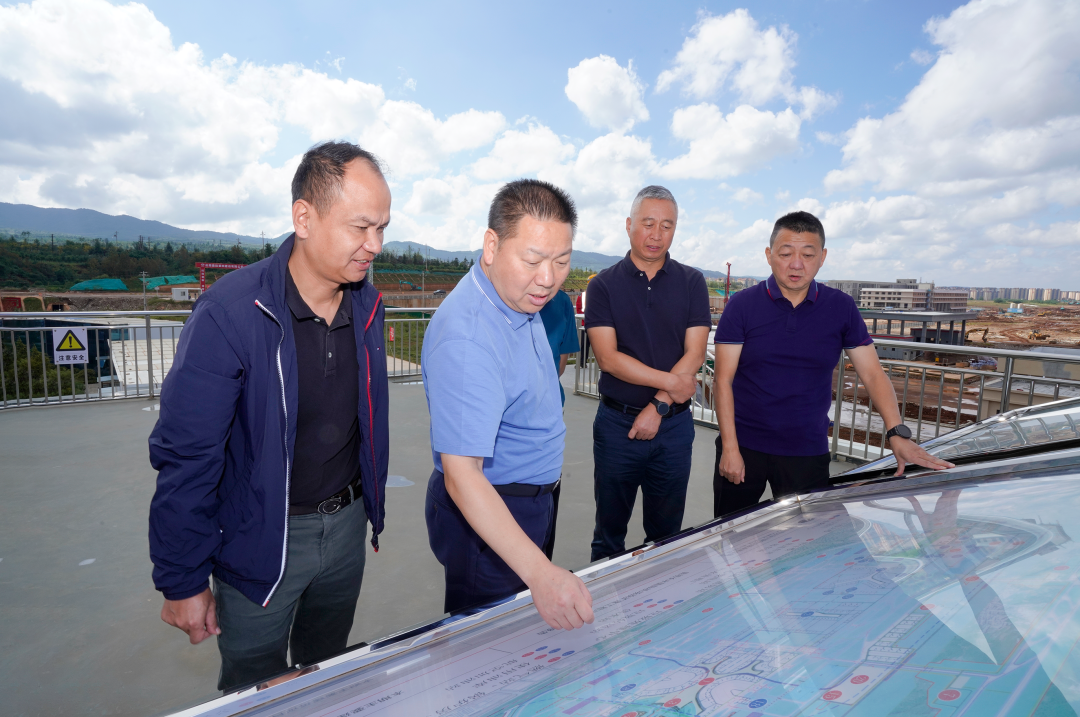 陳祖軍調(diào)研昆明長(zhǎng)水國(guó)際機(jī)場(chǎng)改擴(kuò)建項(xiàng)目 與一線干部職工共度中秋佳節(jié)