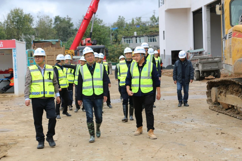 楊國文調研鎮雄縣在建項目
